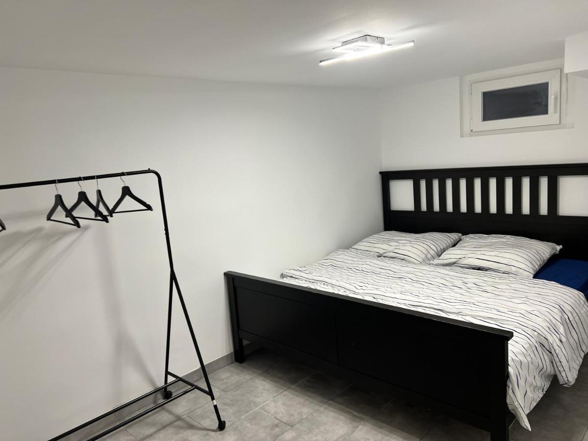 Nice Calm Souterrain Appertment In Ratingen Exterior foto