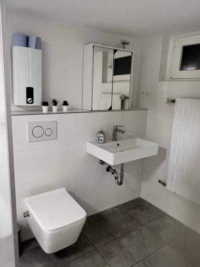 Nice Calm Souterrain Appertment In Ratingen Exterior foto